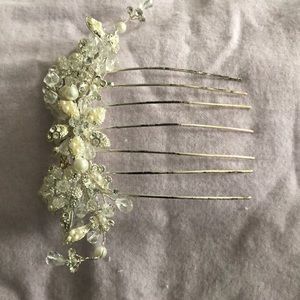 Pearl and gem hair piece